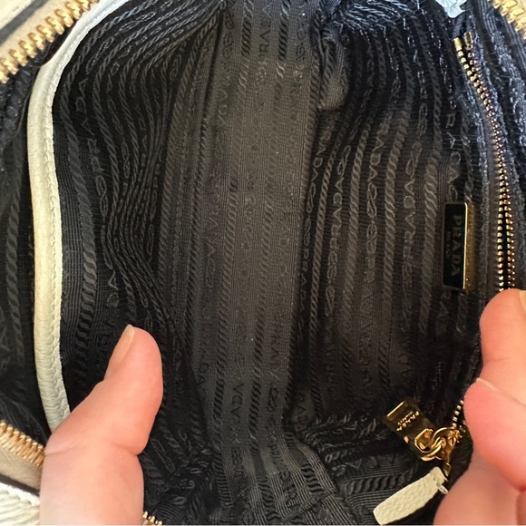 Prada leather crossbody bag - Picture 4 of 8
